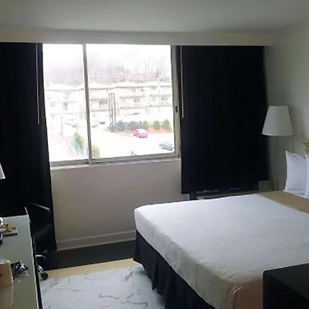Meadowlands View Hotel North Bergen Buitenkant foto