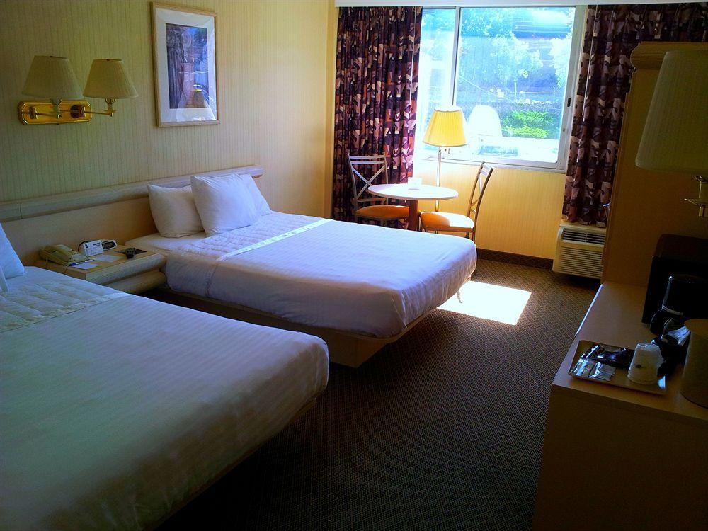 Meadowlands View Hotel North Bergen Buitenkant foto