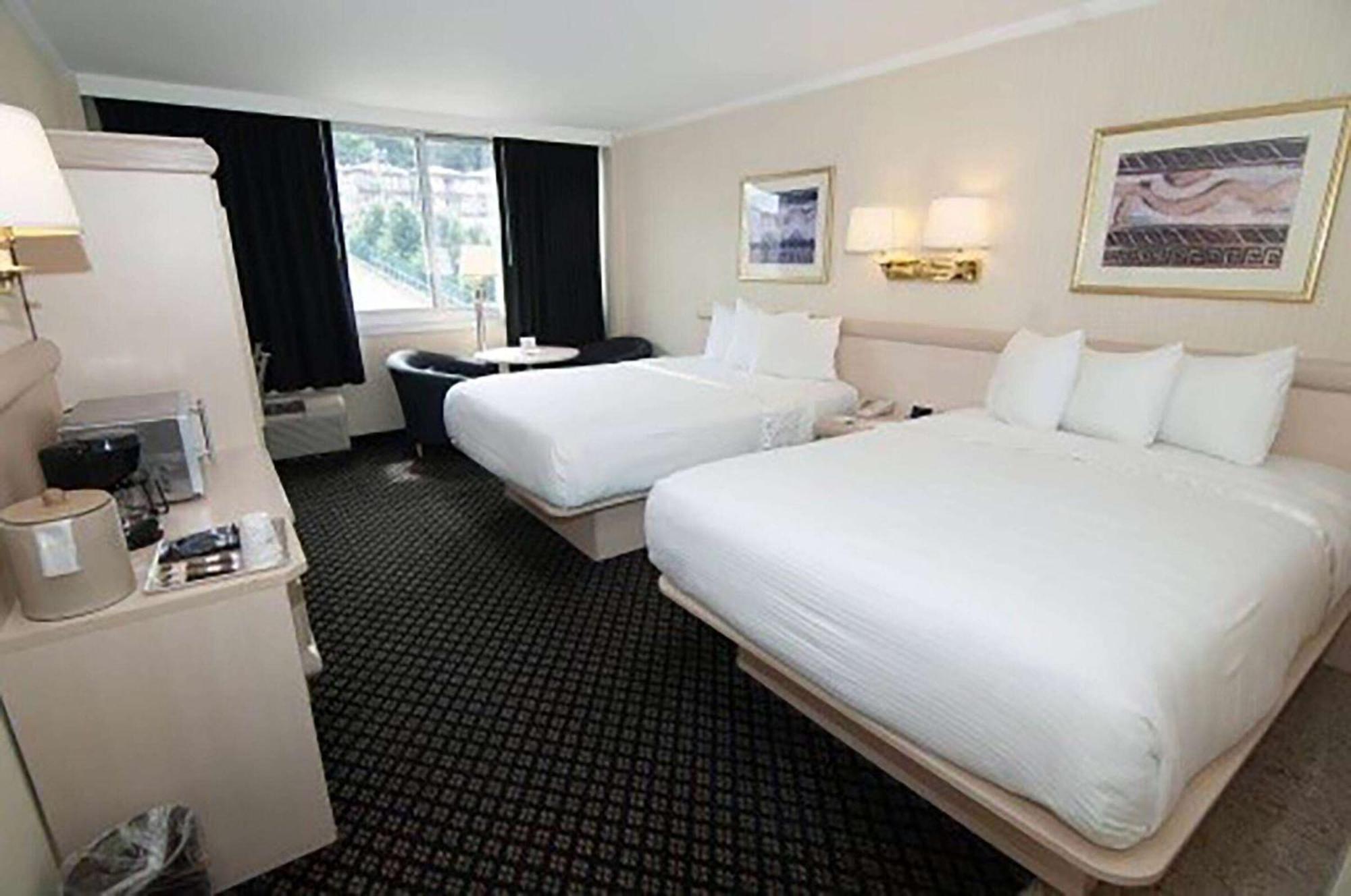 Meadowlands View Hotel North Bergen Buitenkant foto